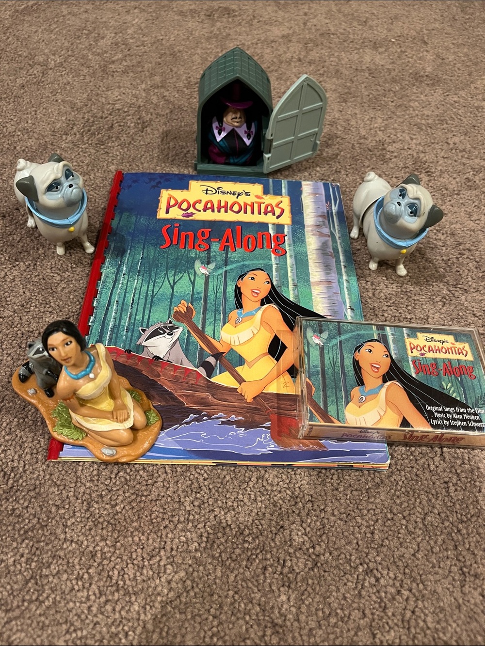 Disney Pocahontas Sing-Along Set - with characters